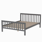 Lit mezzanine en bois avec escalier, barrières de sécurité hautes et échelle