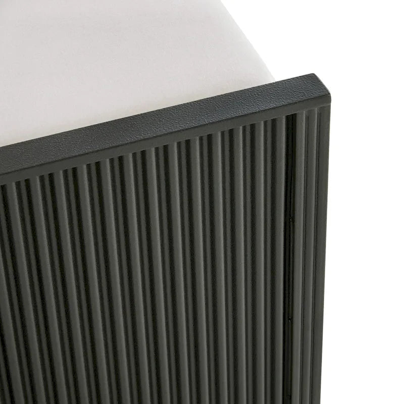 Lit Queen Choteau finition métal gris et finition noire par iNSPIRE Q Modern