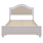 Lit moderne en bois Queen Size avec tête de lit incurvée capitonnée et éclairage LED dissimulé, sans sommier, couleur crème et gris.