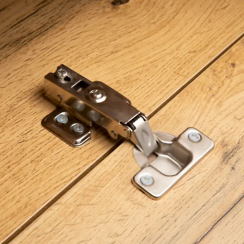 Meuble TV 70,9 pouces avec double espace de rangement et porte abattante pour téléviseurs jusqu'à 80 pouces.