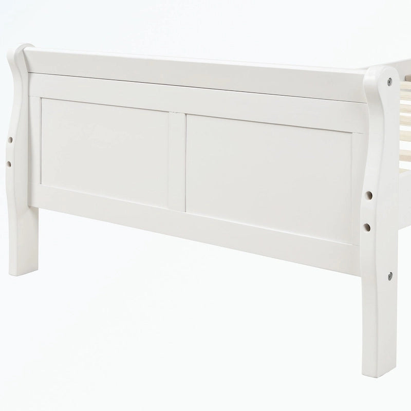 Lit plateforme en bois avec tête de lit, pied de lit et sommier à lattes.