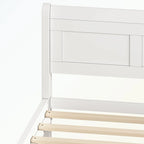 Lit plateforme en bois avec tête de lit, pied de lit et sommier à lattes.