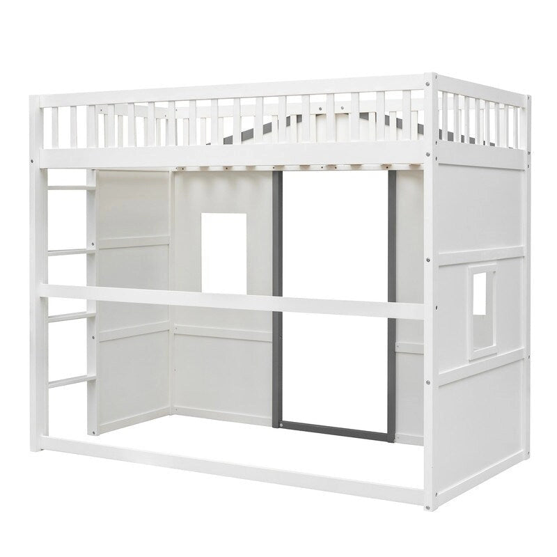Lit mezzanine cabane pour enfants, structure en bois massif avec fenêtre et échelle.