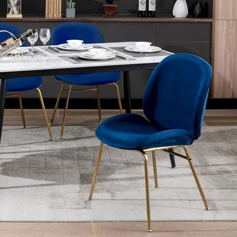 Chaise de salle à manger Porthos Home Cace en velours avec pieds dorés