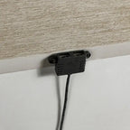 Ensemble de chambre à coucher Roundhill Furniture Mantalia en bois massif, comprenant un lit à panneaux, une commode, un miroir, deux tables de chevet, une commode haute et un banc, couleur champagne.