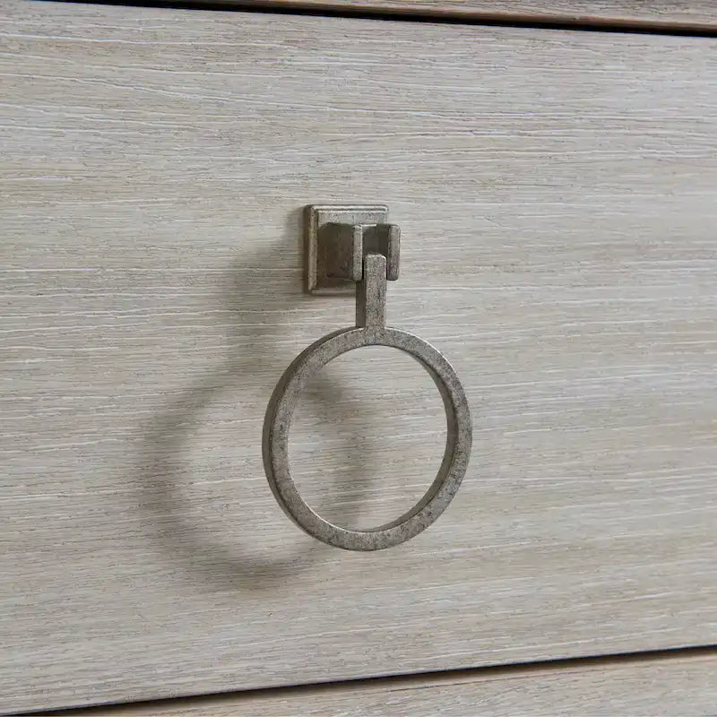 Ensemble de chambre à coucher Roundhill Furniture Mantalia en bois massif, comprenant un lit à panneaux, une commode, un miroir, deux tables de chevet, une commode haute et un banc, couleur champagne.