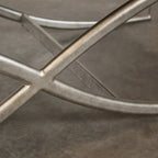 Ensemble de chambre à coucher Roundhill Furniture Mantalia en bois massif, comprenant un lit à panneaux, une commode, un miroir, deux tables de chevet, une commode haute et un banc, couleur champagne.