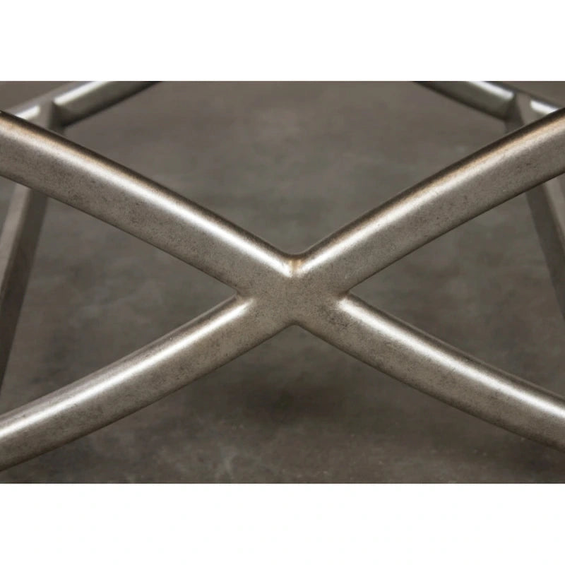 Ensemble de chambre à coucher Roundhill Furniture Mantalia en bois massif, comprenant un lit à panneaux, une commode, un miroir, deux tables de chevet, une commode haute et un banc, couleur champagne.