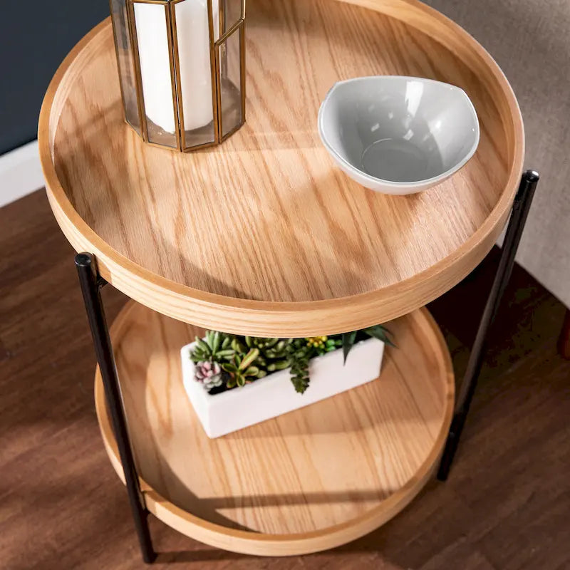 Table d'appoint ronde Vaquero de style moderne avec étagère en bois de SEI Furniture