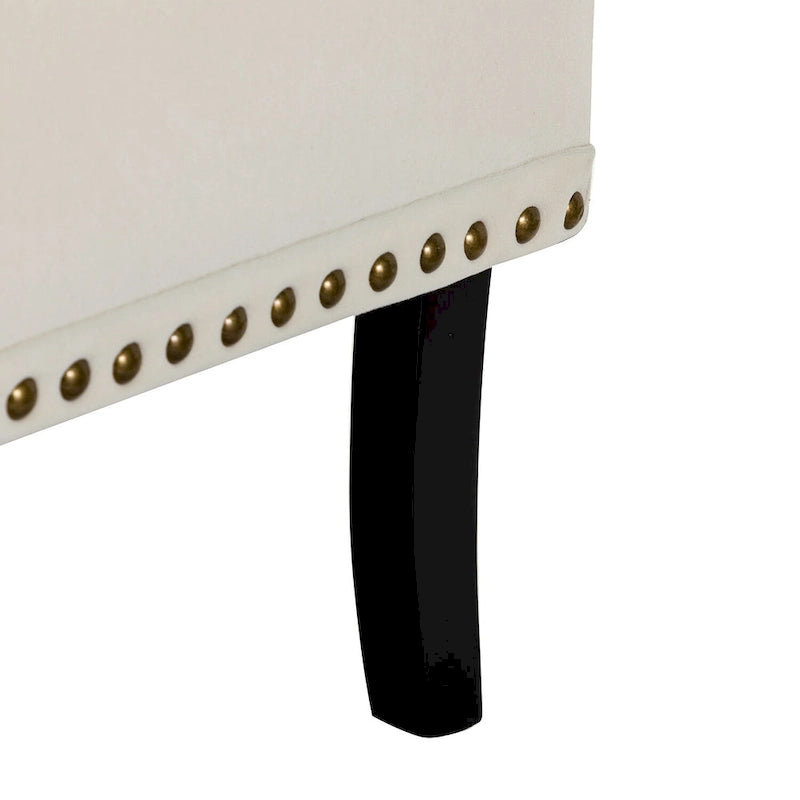 Fauteuil club Geltrude de style transitionnel, capitonné et rembourré, avec pieds en bois tourné, par HULALA HOME