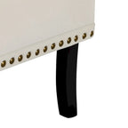 Fauteuil club Geltrude de style transitionnel, capitonné et rembourré, avec pieds en bois tourné, par HULALA HOME