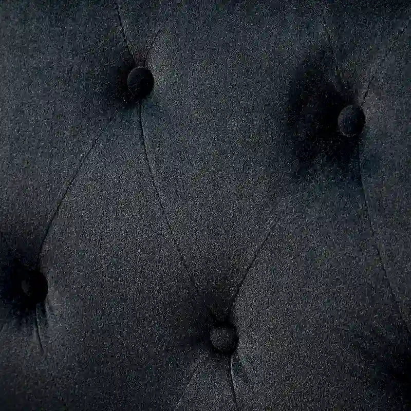 Fauteuil club Geltrude de style transitionnel, capitonné et rembourré, avec pieds en bois tourné, par HULALA HOME