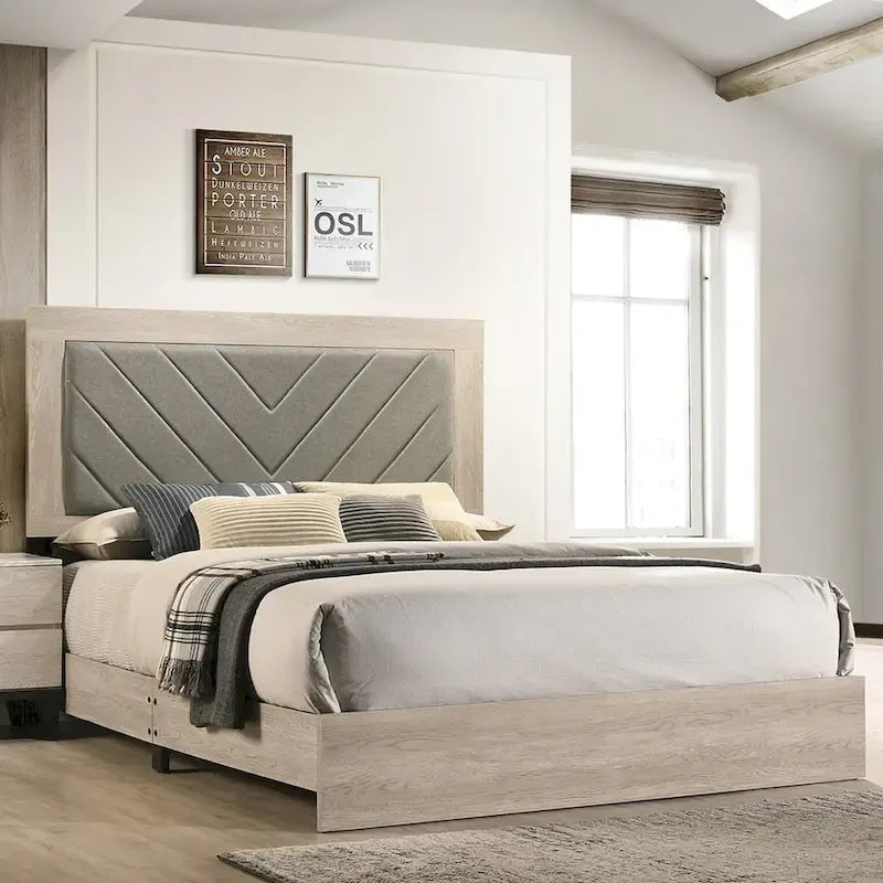 Lit California King en bois avec haute tête de lit rembourrée