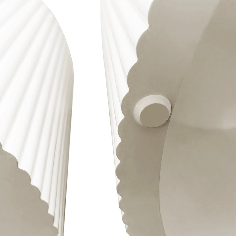 Ensemble de tables basses gigognes à rayures ondulées