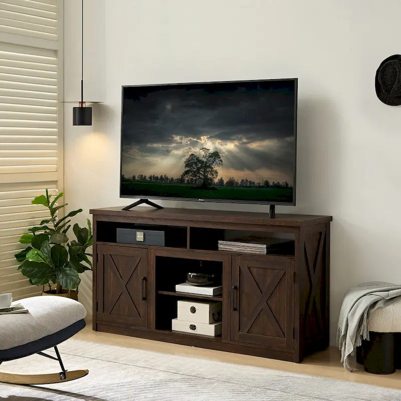 Meuble TV style grange avec portes de grange, console multimédia moderne pour téléviseurs jusqu'à 65 pouces, avec espaces de rangement ouverts et fermés.